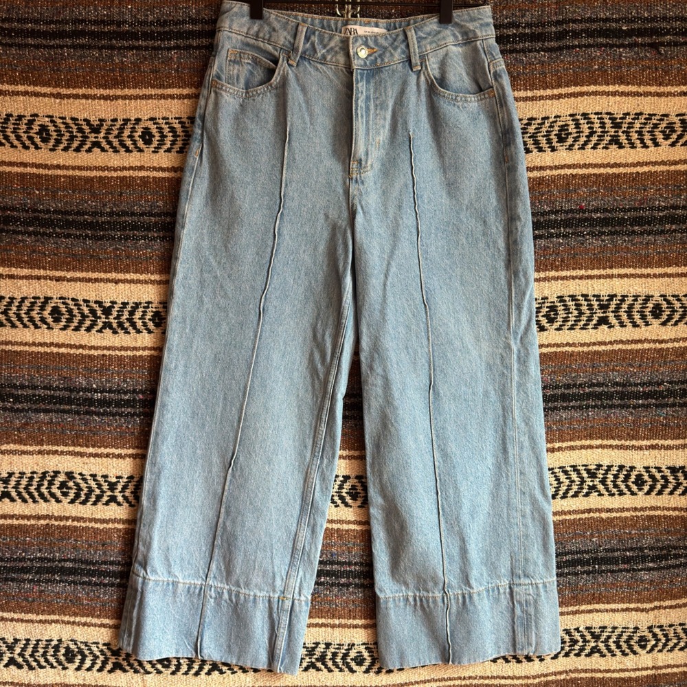 Zara Wide Leg Cropped Jeans Size 6 Blue Light Wash Seam Detail High Rise